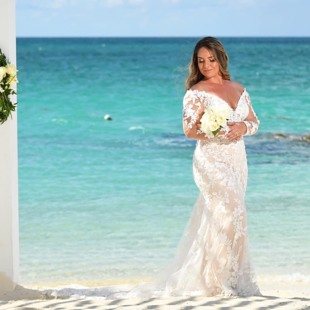 Allure Bridal Style 9906 Lace Wedding Dress. Size 10 altered.